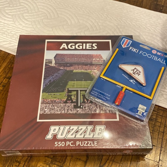 Officially Licensed Collegiate Products Other - Texas A&M 550 PC. Puzzle and Fiki Football